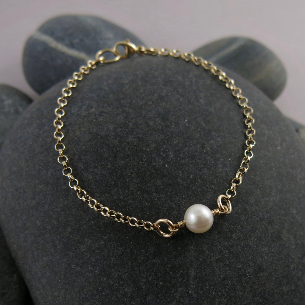 Bracelet délicat en perles d'Akoya blanches • Or 14 carats