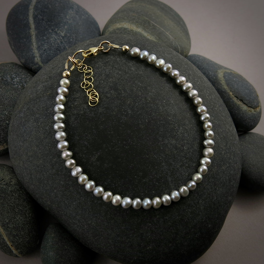 Bracelet réglable en perles d'eau douce gris tourterelle • Or 14 carats ou argent sterling