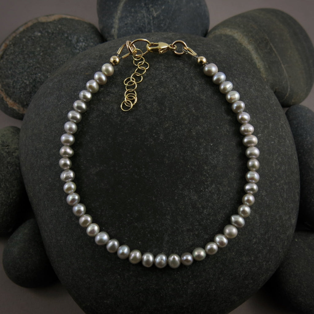 Bracelet réglable en perles d'eau douce gris tourterelle • Or 14 carats ou argent sterling