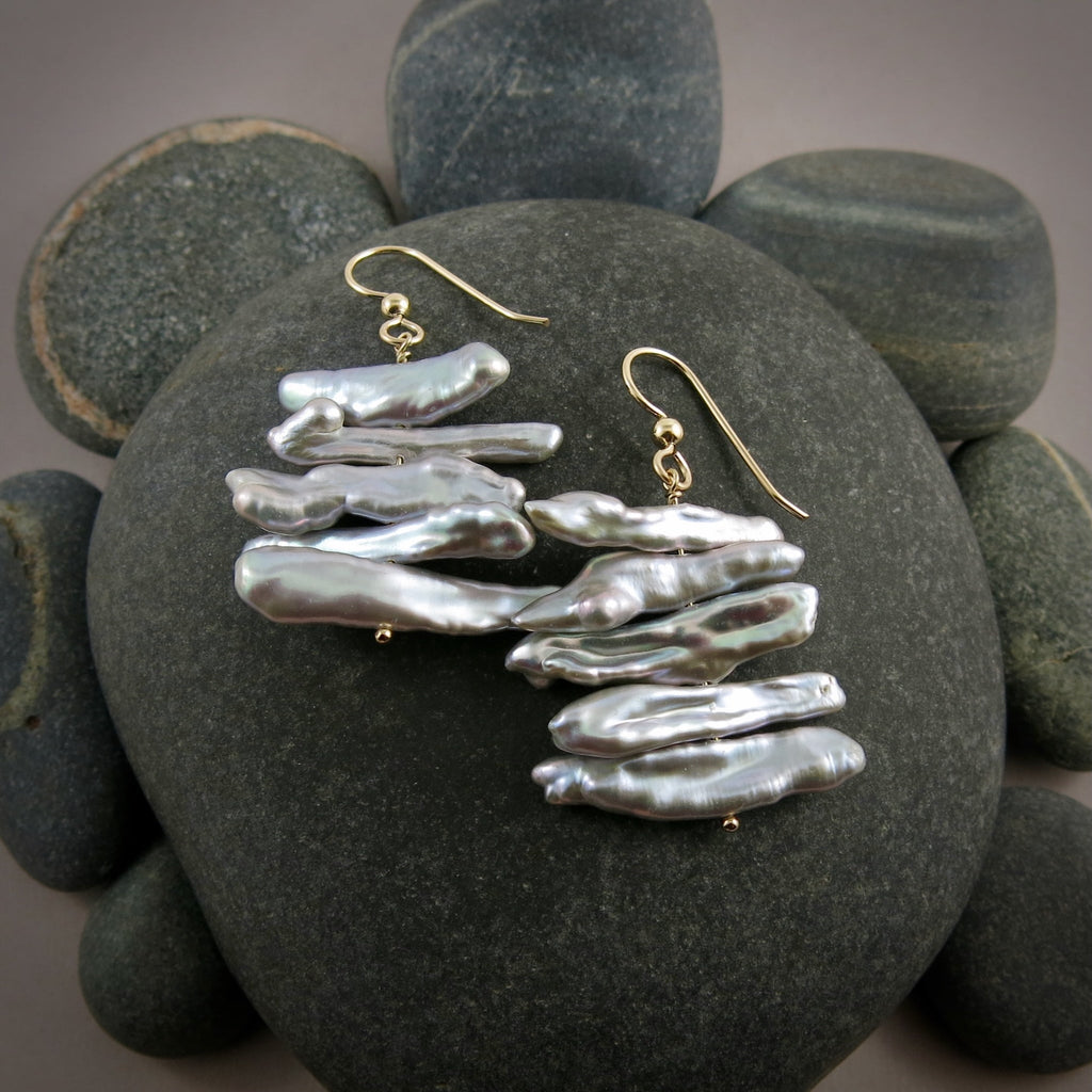 Boucles d'oreilles bâton empilées • Boucles d'oreilles en perles bâton gris tourterelle en or rempli 14 carats