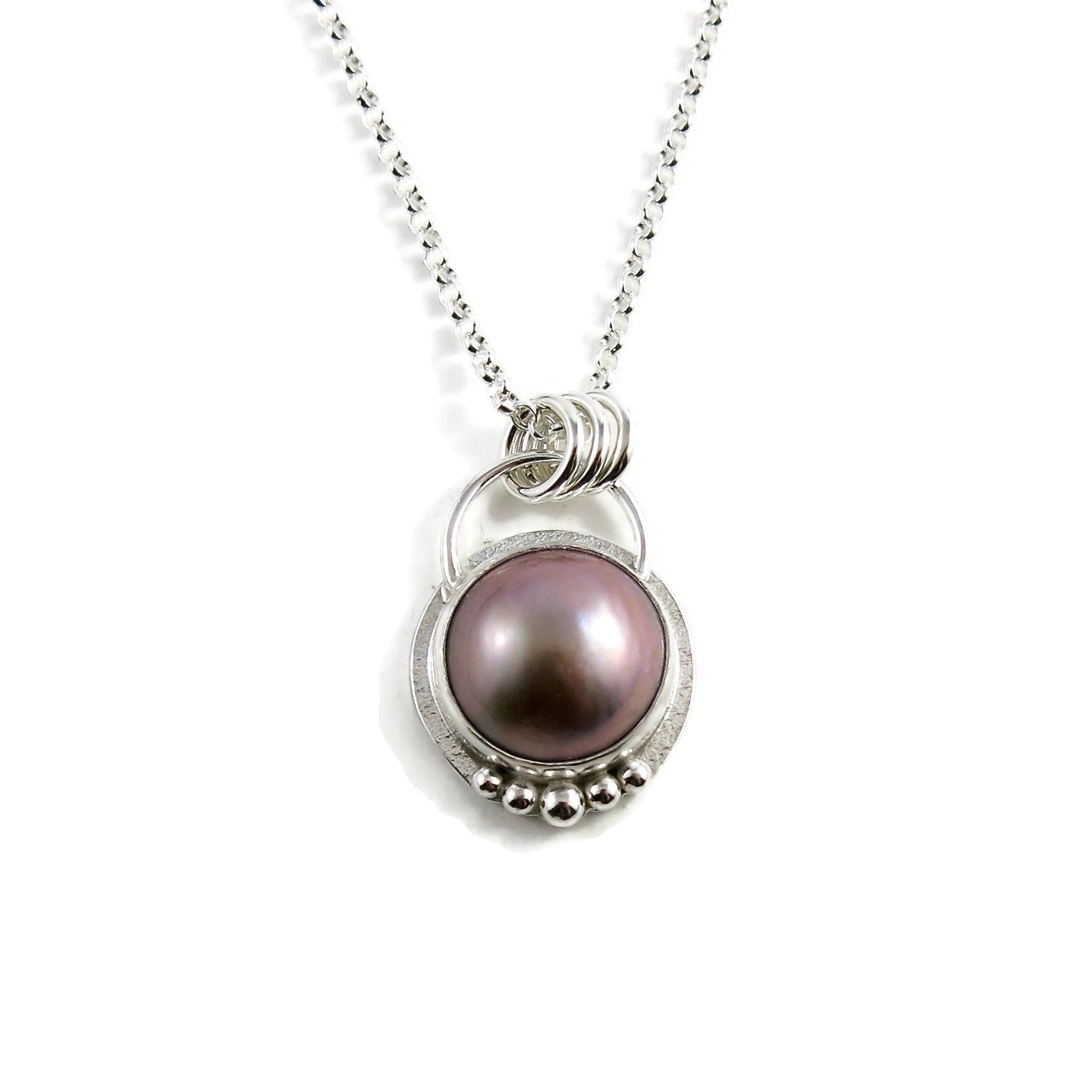 Collier de perles Mabe couleur prune poussiéreuse • Argent sterling