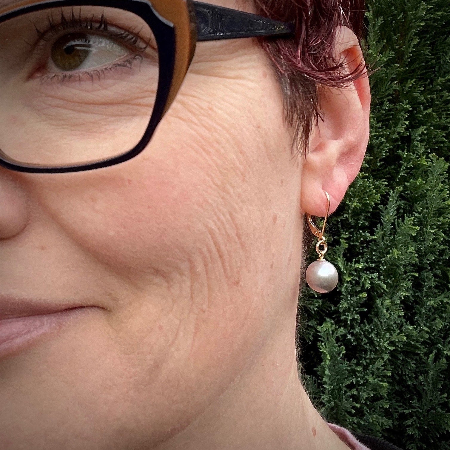 Boucles d'oreilles pendantes en perles Edison blanches AAA • Or 14 carats