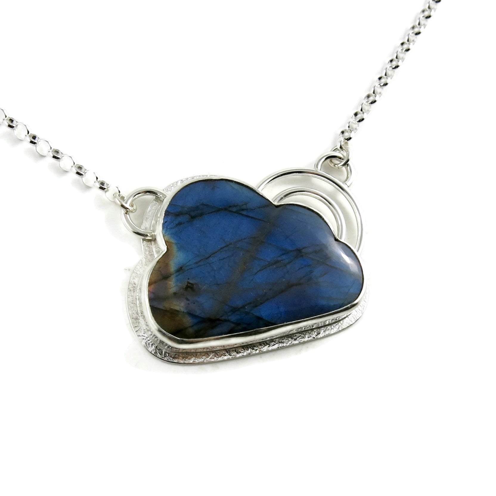 Collier Silver Linings Cloud avec un double arc-en-ciel • Labradorite bleu électrique avec nuage arc-en-ciel en argent sterling