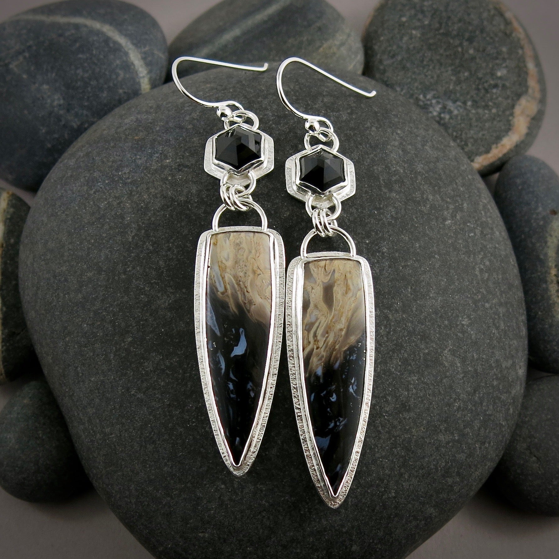 Boucles d'oreilles Blaze • Bois de palmier fossilisé et spinelle noir • Argent sterling • Fabulous Fossils Collection