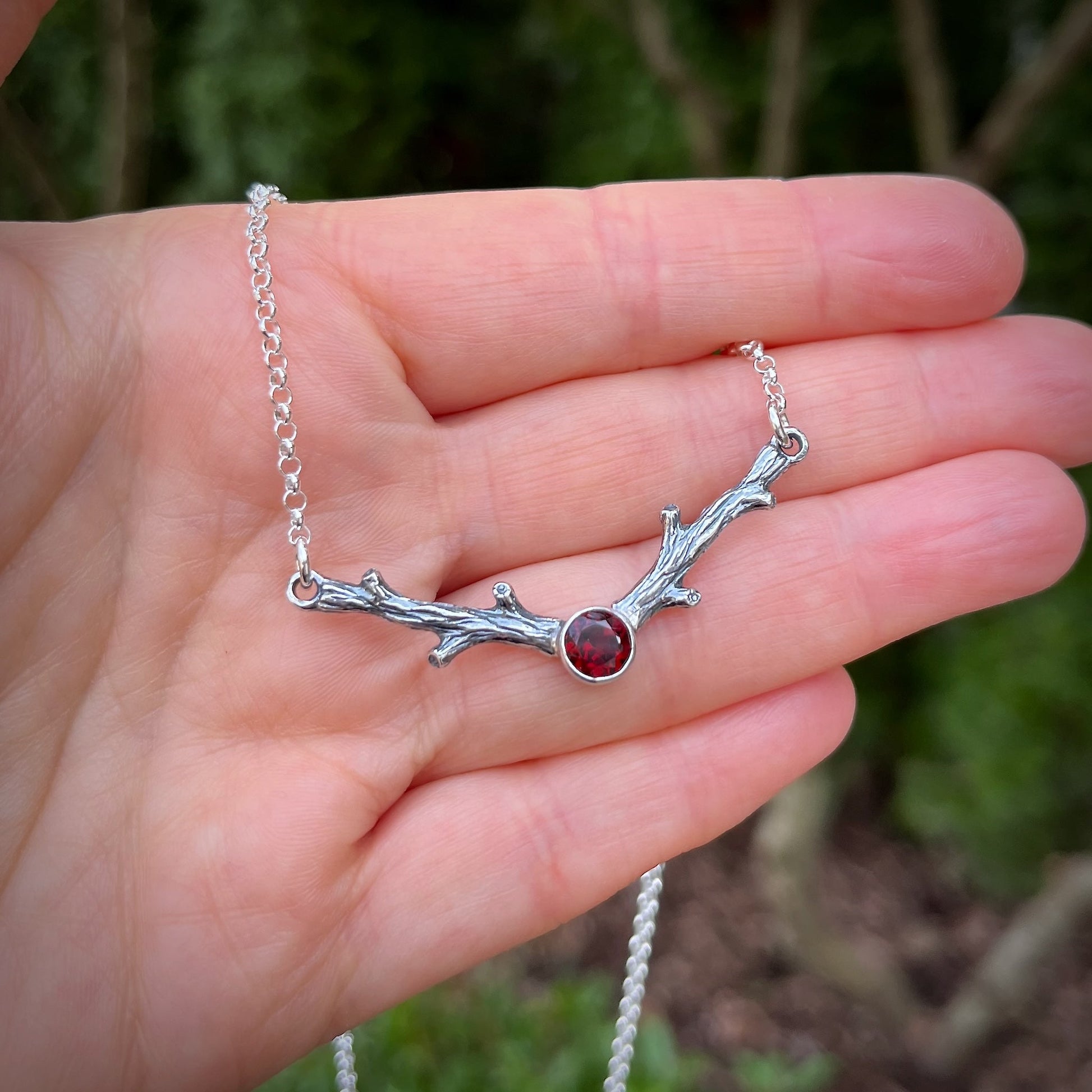 Collier brindilles en argent avec grenat • Argent sterling