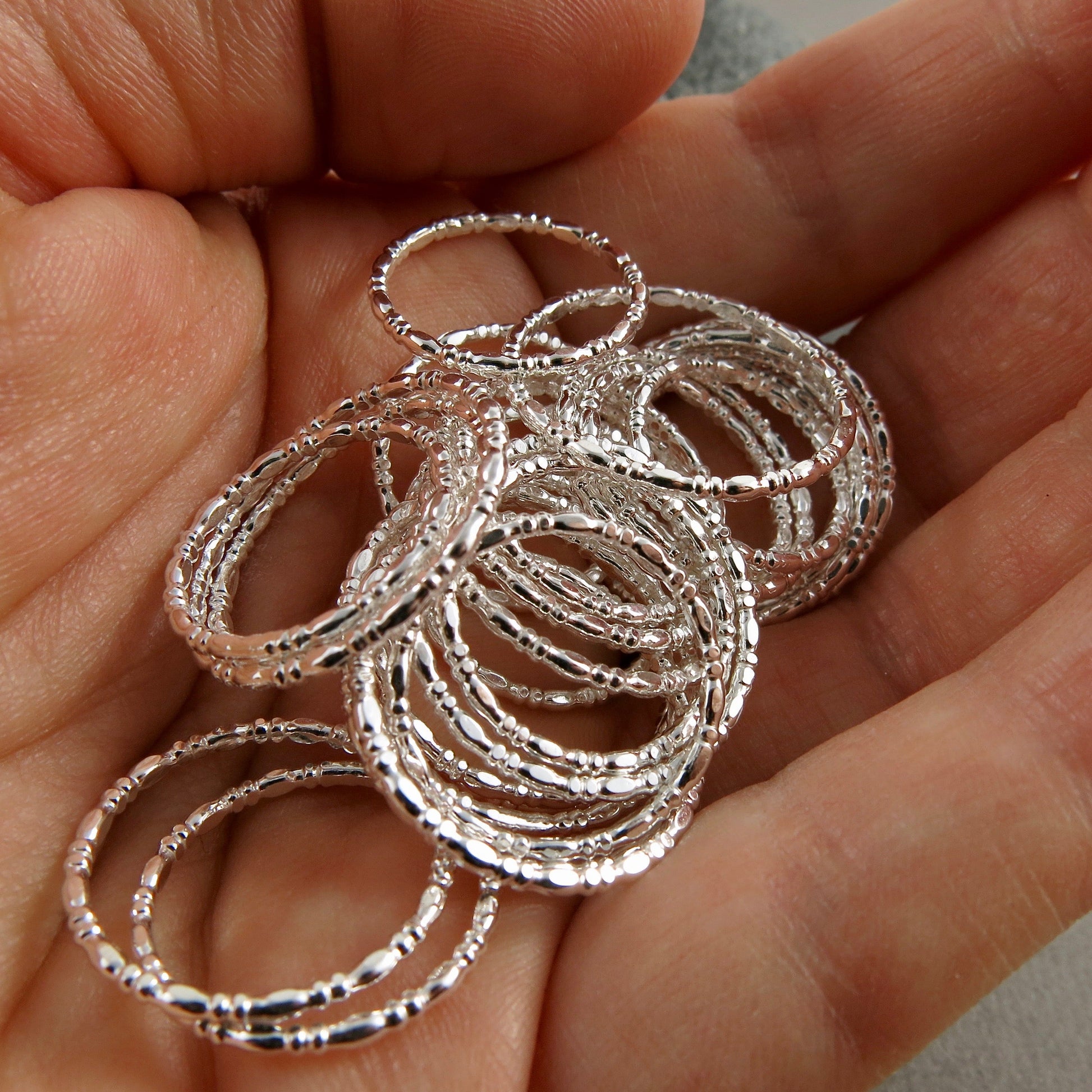 Bague empilable en perles géorgiennes • Argent sterling