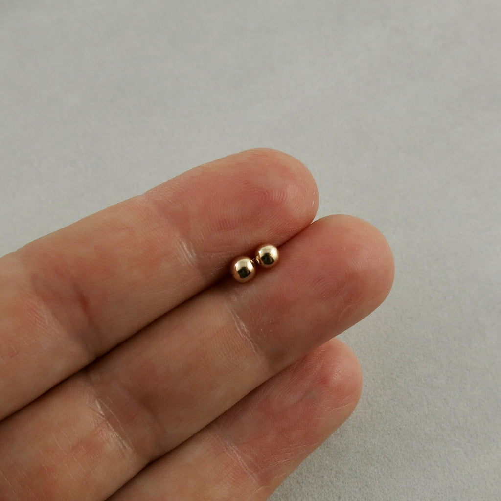 Clous d'oreilles boules en or • Boucles d'oreilles minimalistes en or 14 carats