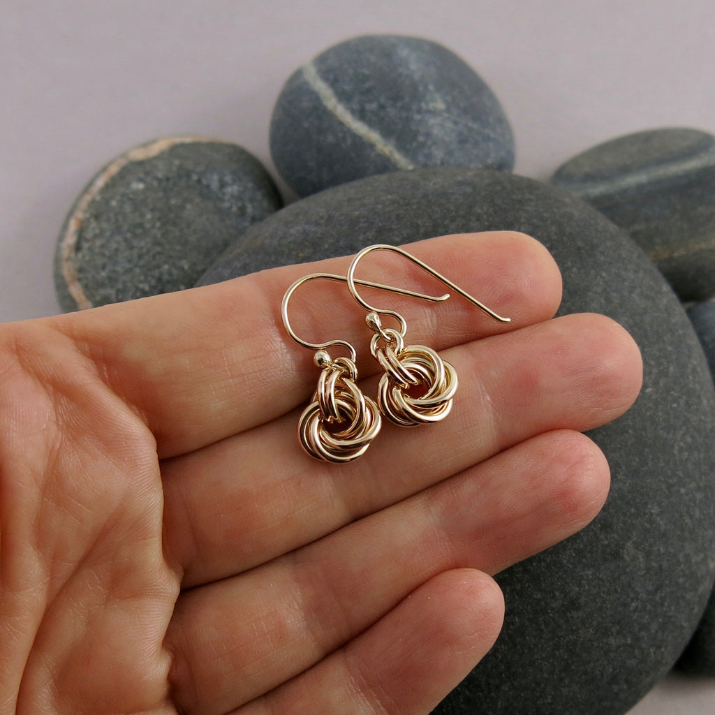 Boucles d'oreilles en or avec nœud d'amour éternel