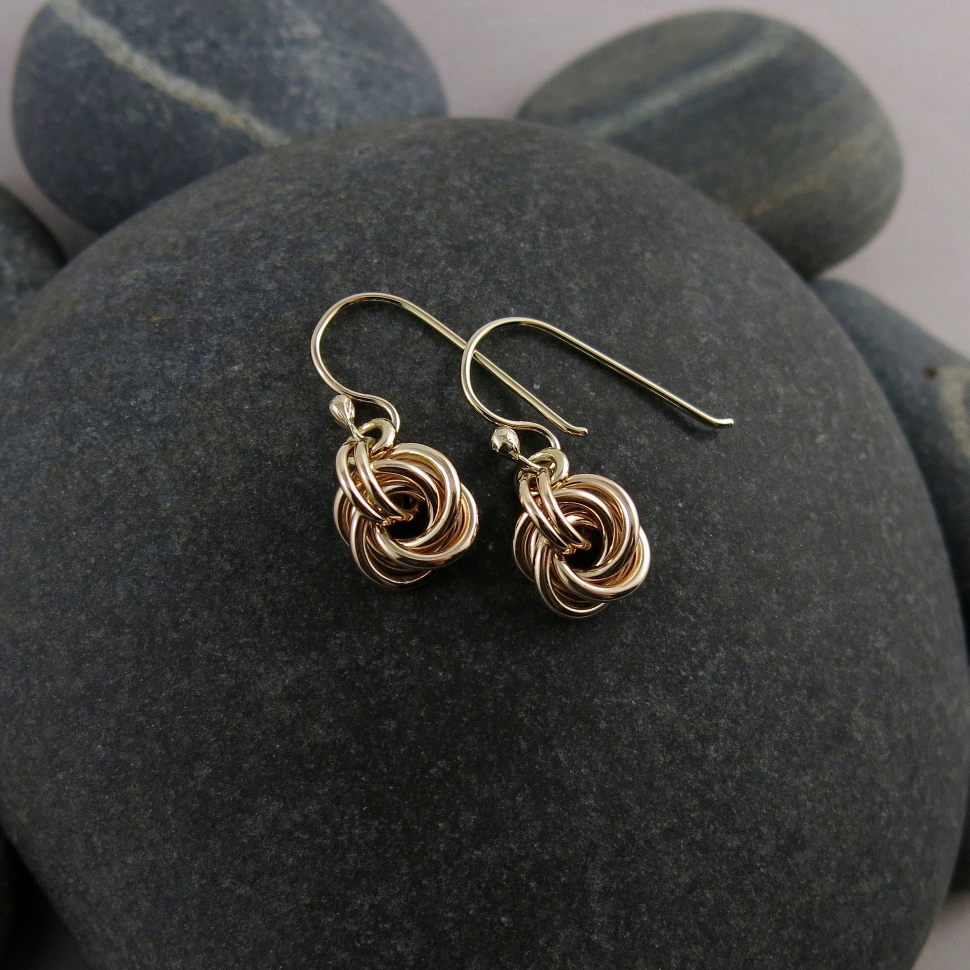Boucles d'oreilles en or avec nœud d'amour éternel