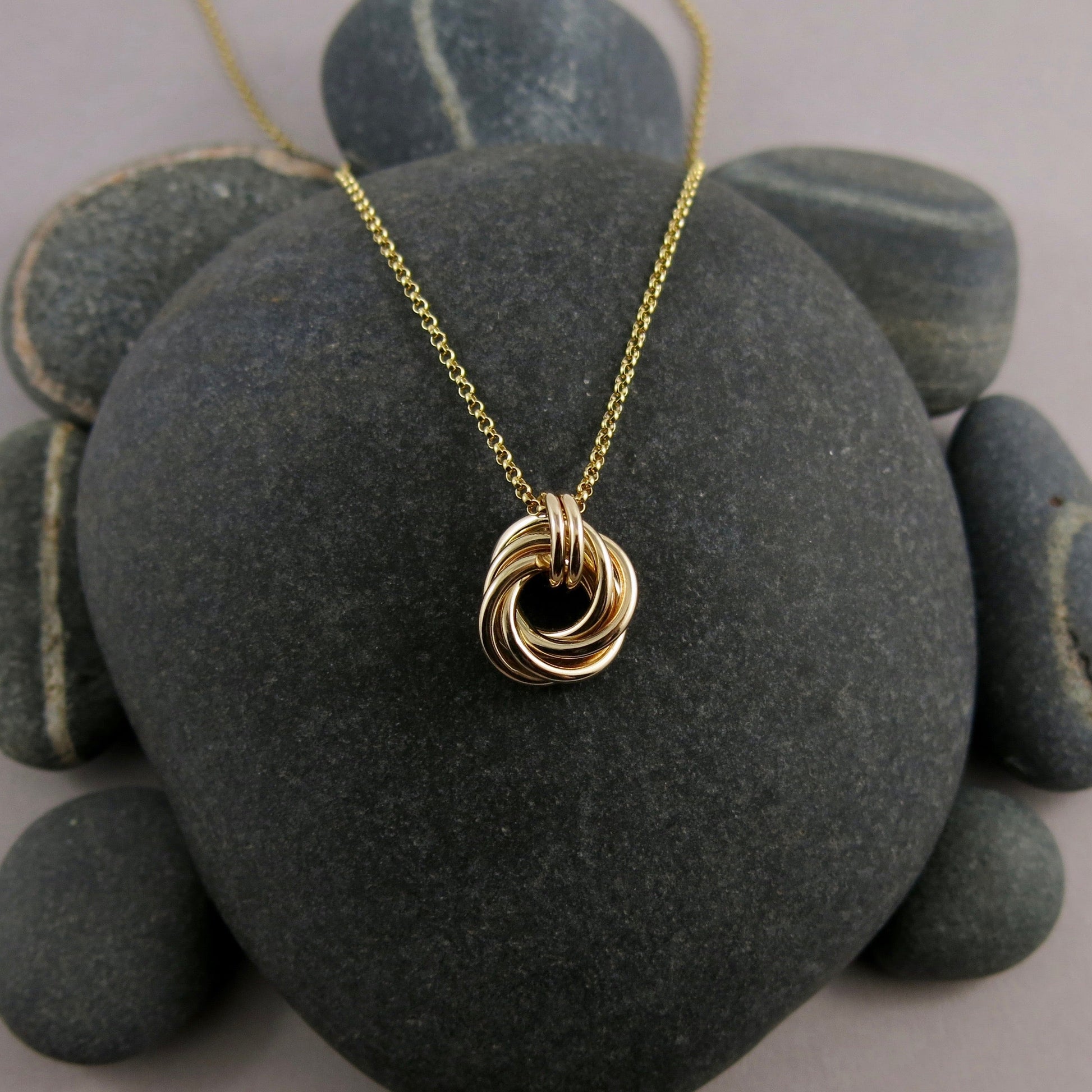 Collier nœud d'amour éternité en or