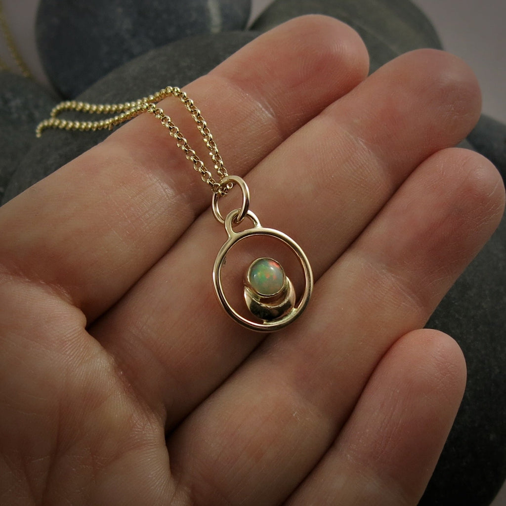 Collier de rêve en or et opale • Collier croissant de lune en or 14 carats et opale Welo