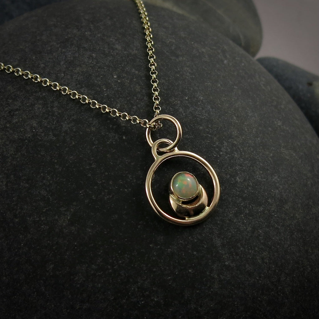 Collier de rêve en or et opale • Collier croissant de lune en or 14 carats et opale Welo
