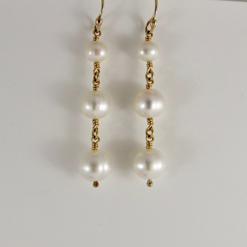 Boucles d'oreilles pendantes trio de perles • Or 14 carats