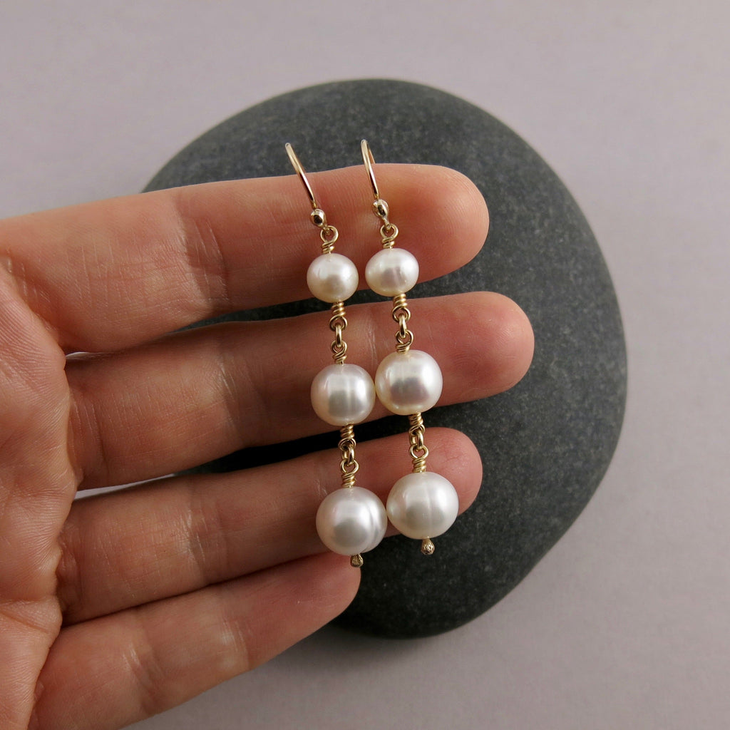 Boucles d'oreilles pendantes trio de perles • Or 14 carats