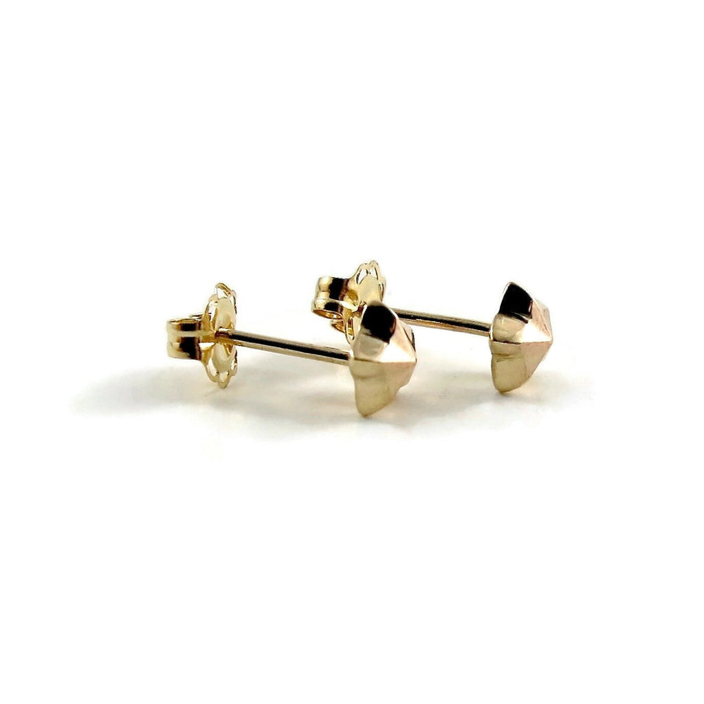 Clous d'oreilles étoiles en or • Boucles d'oreilles étoiles minimalistes en or 14 carats