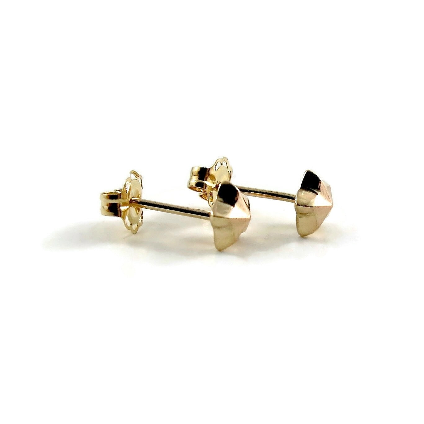 Clous d'oreilles étoiles en or • Boucles d'oreilles étoiles minimalistes en or 14 carats