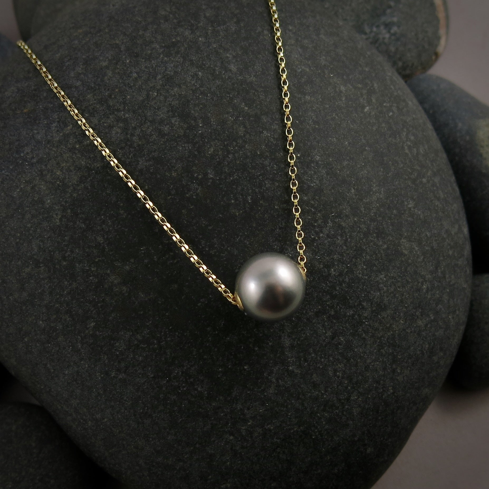 Collier coulissant en perles de Tahiti grises • Chaîne en or rempli 14 carats