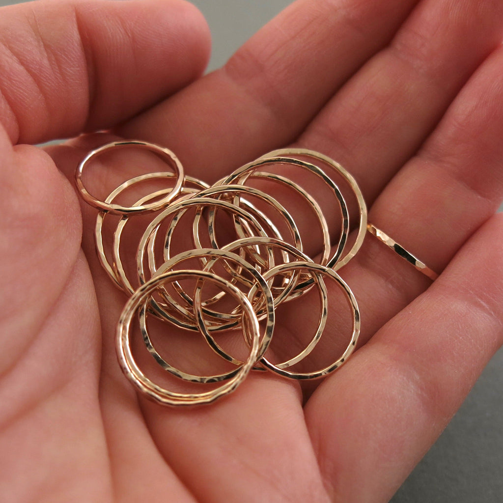 Bague empilable texturée martelée • Or rempli 14 carats