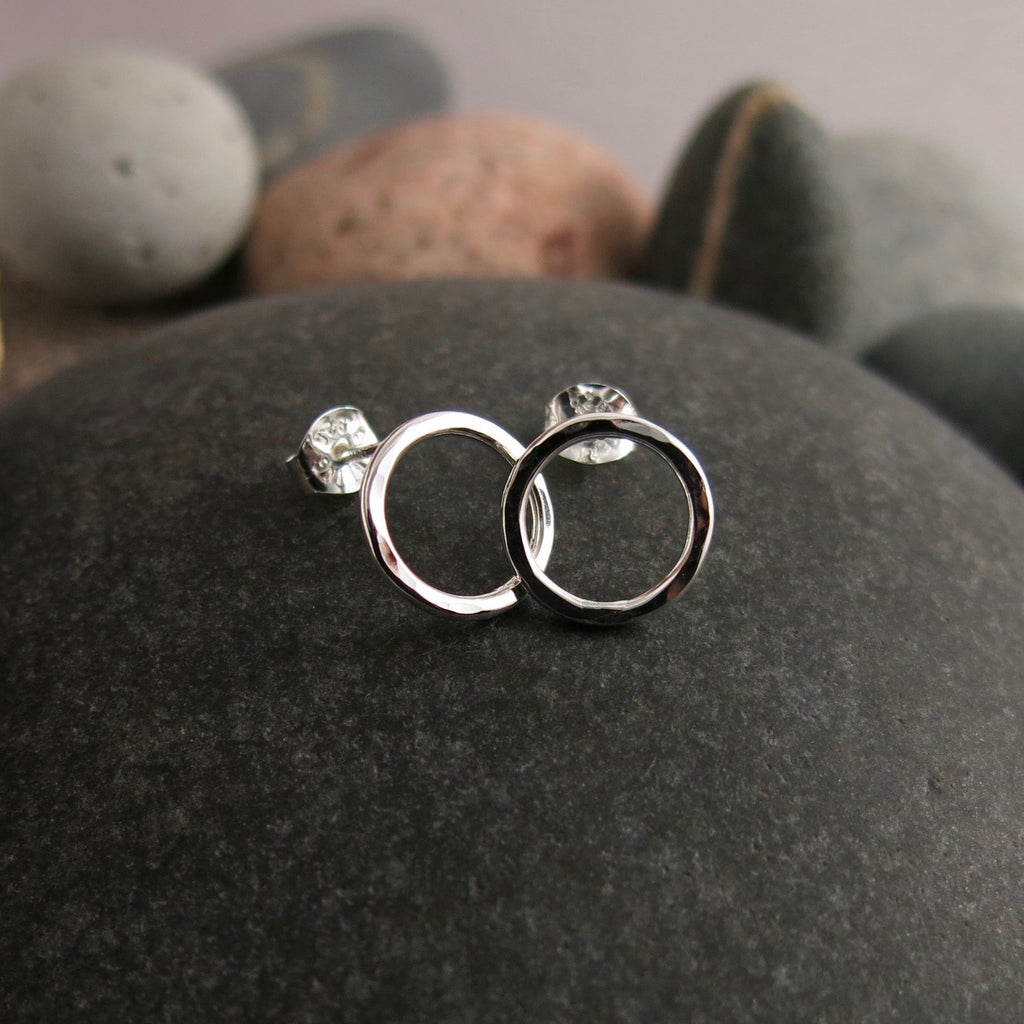 Clous d'oreilles Breathe • Argent sterling texturé martelé