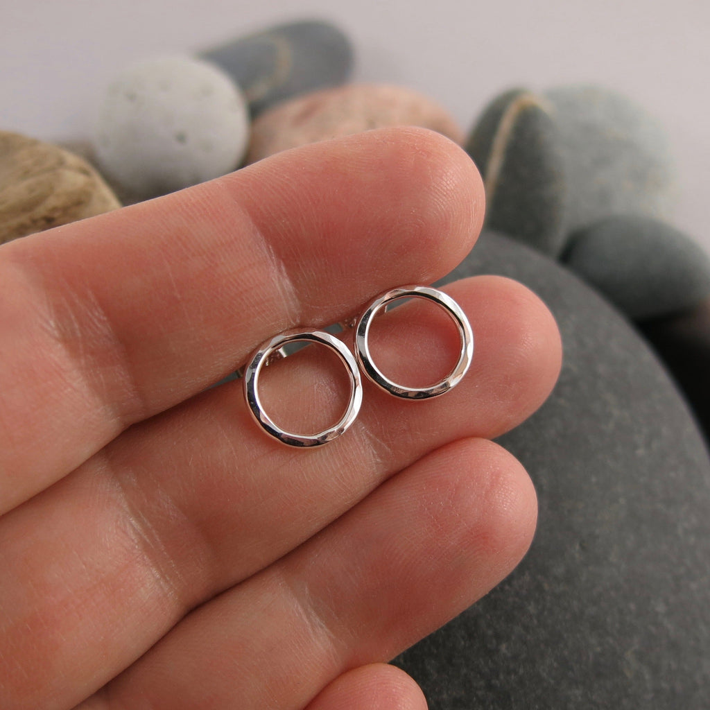 Clous d'oreilles Breathe • Argent sterling texturé martelé