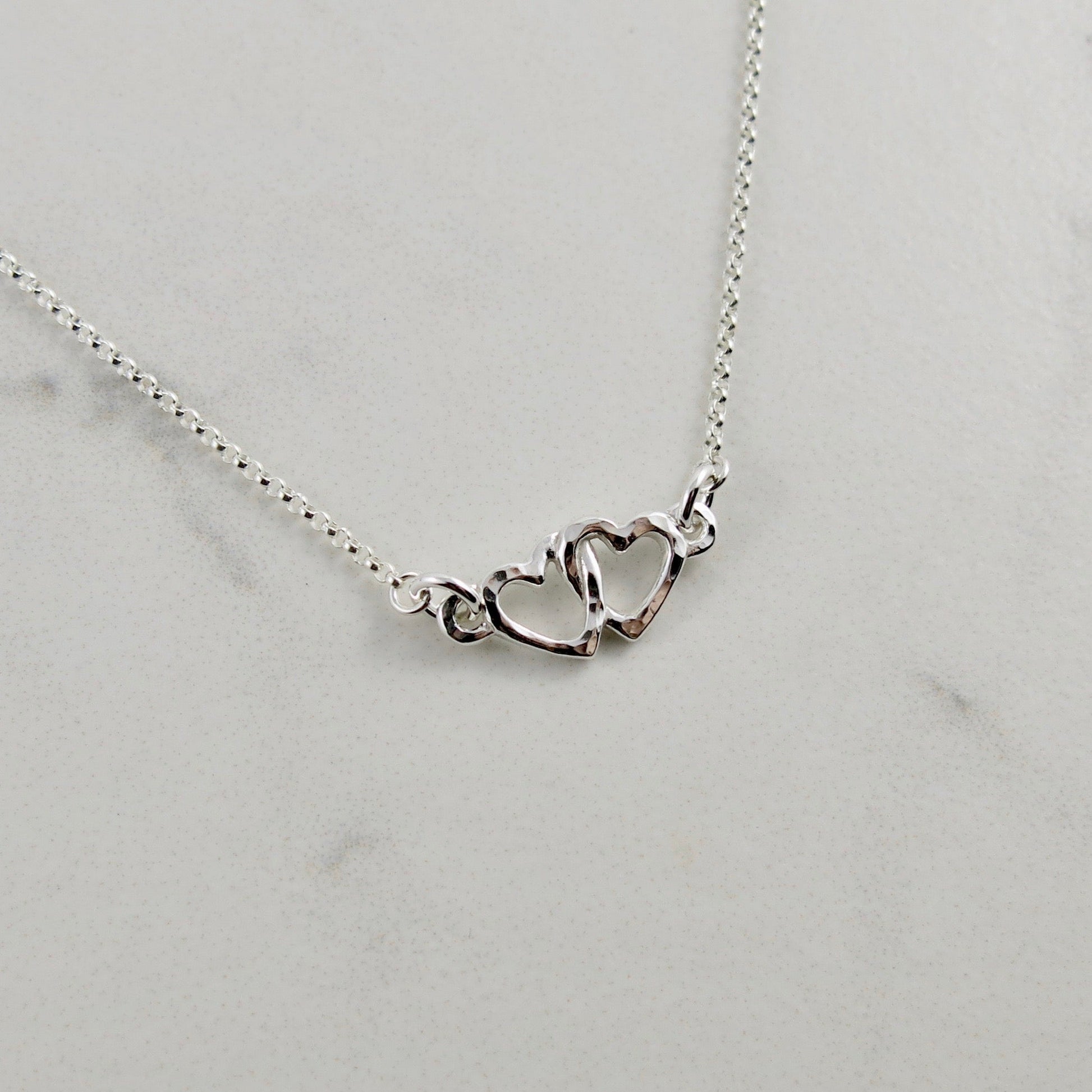 Collier Hearts Embrace • Argent sterling