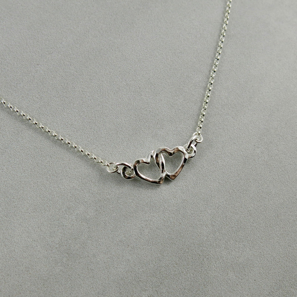 Collier Hearts Embrace • Argent sterling