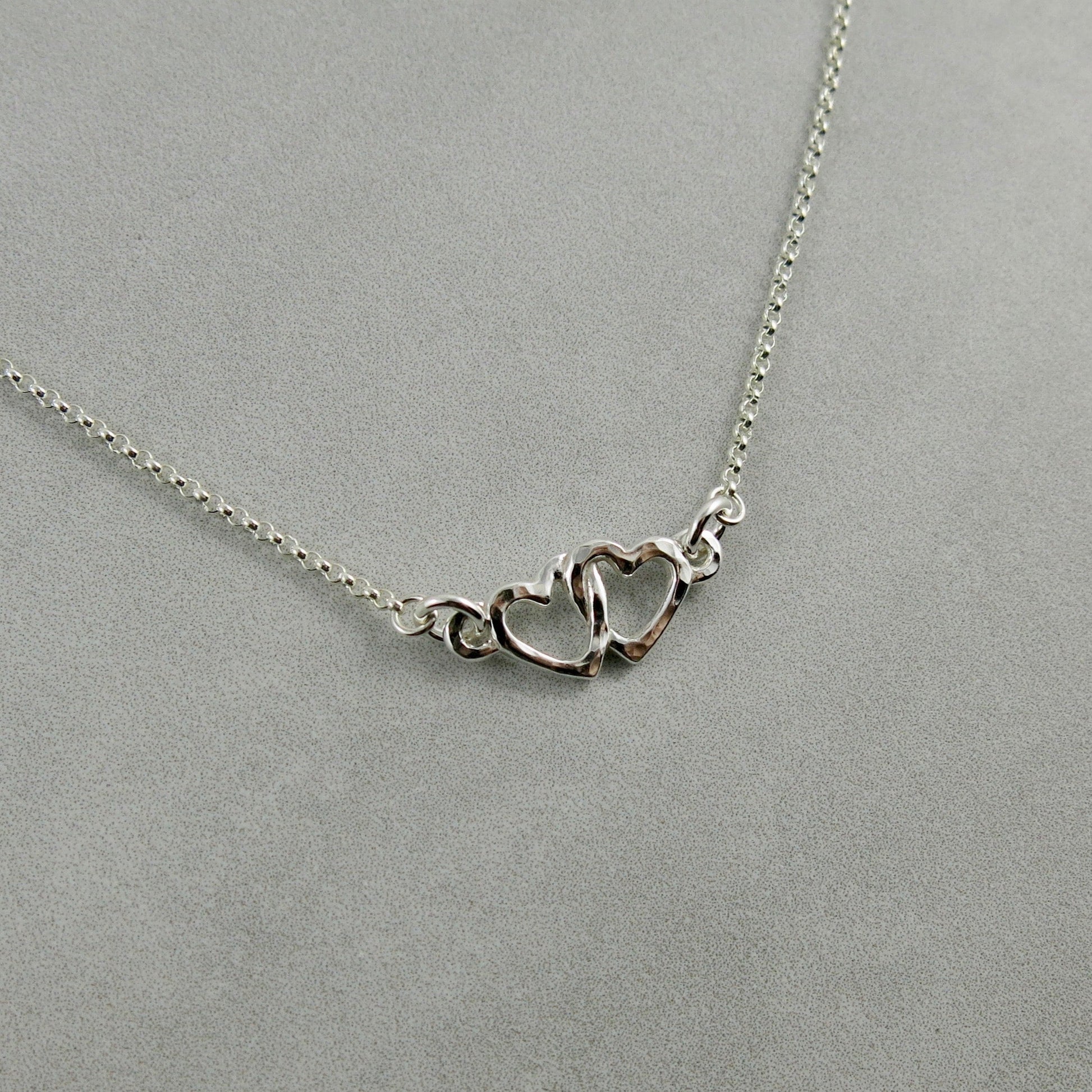 Collier Hearts Embrace • Argent sterling