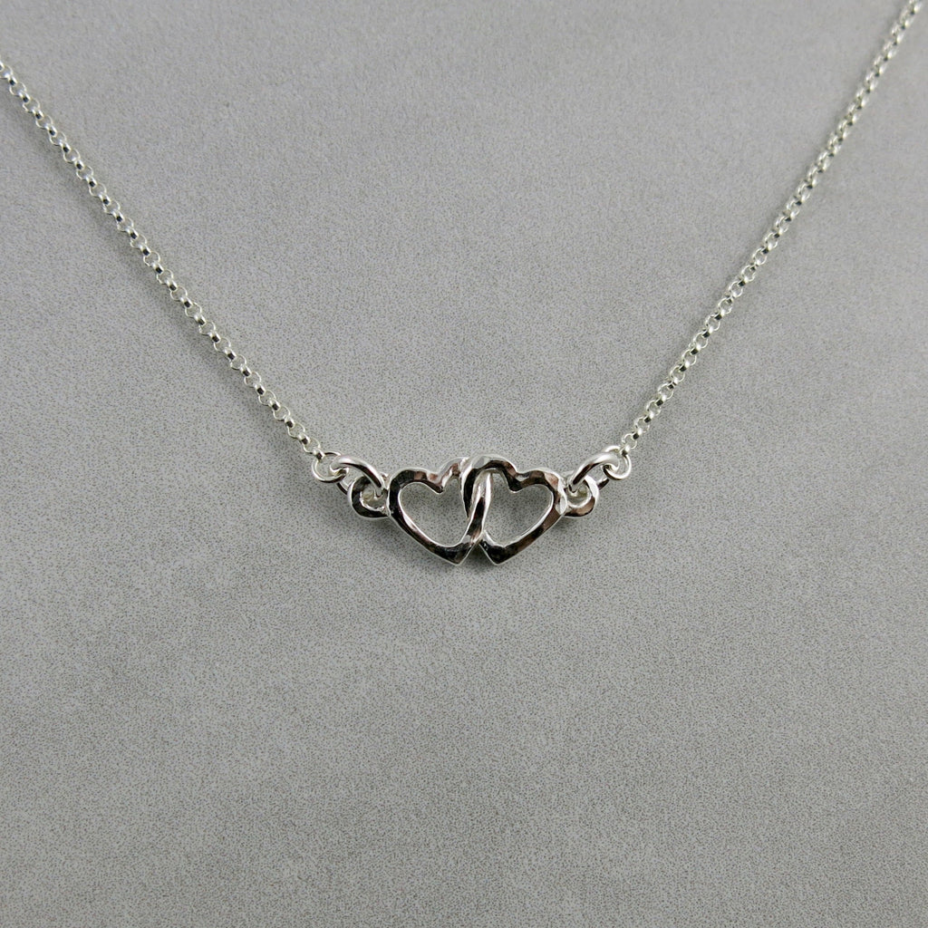 Collier Hearts Embrace • Argent sterling