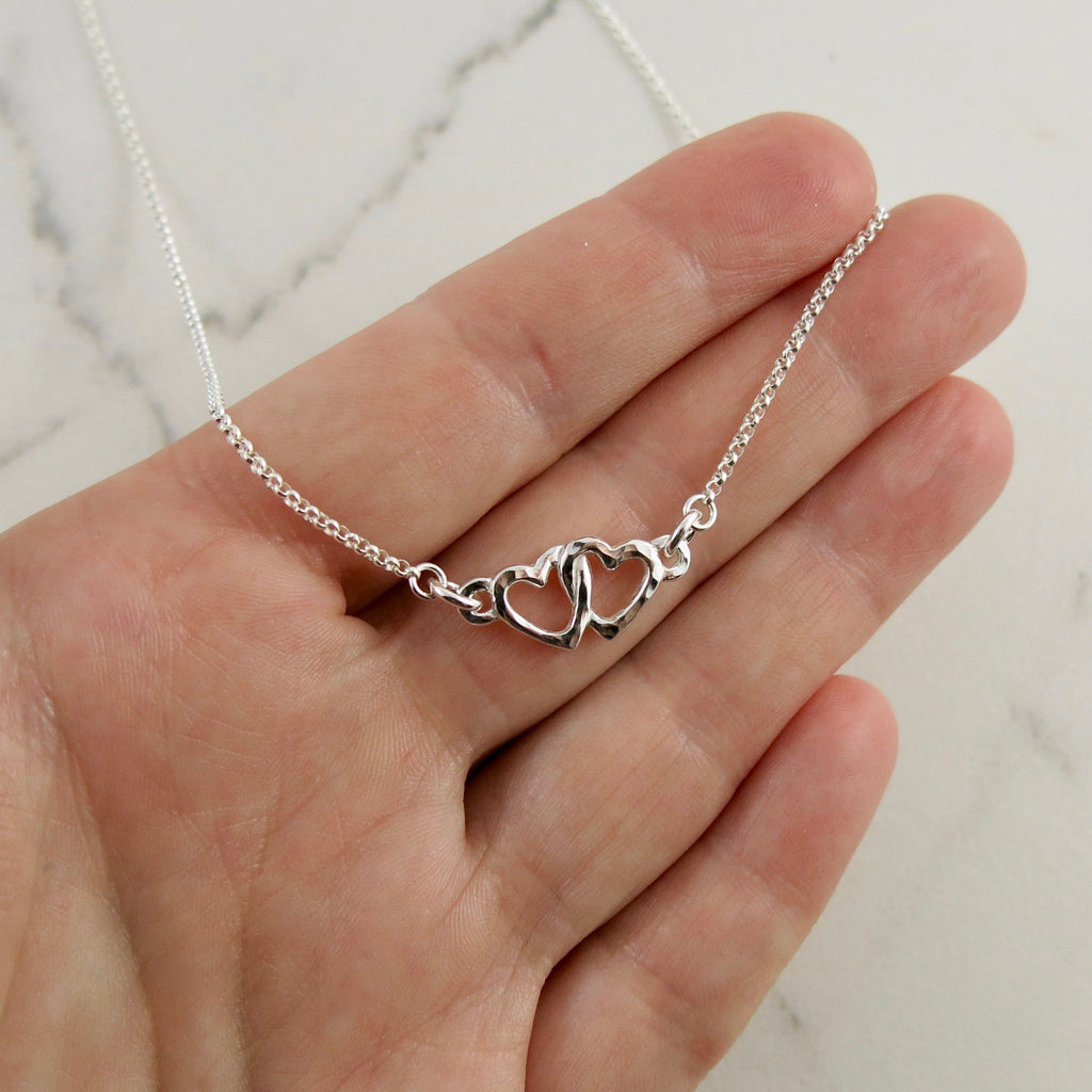 Collier Hearts Embrace • Argent sterling