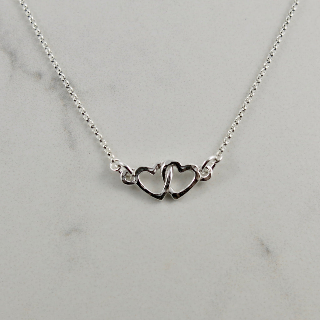 Collier Hearts Embrace • Argent sterling