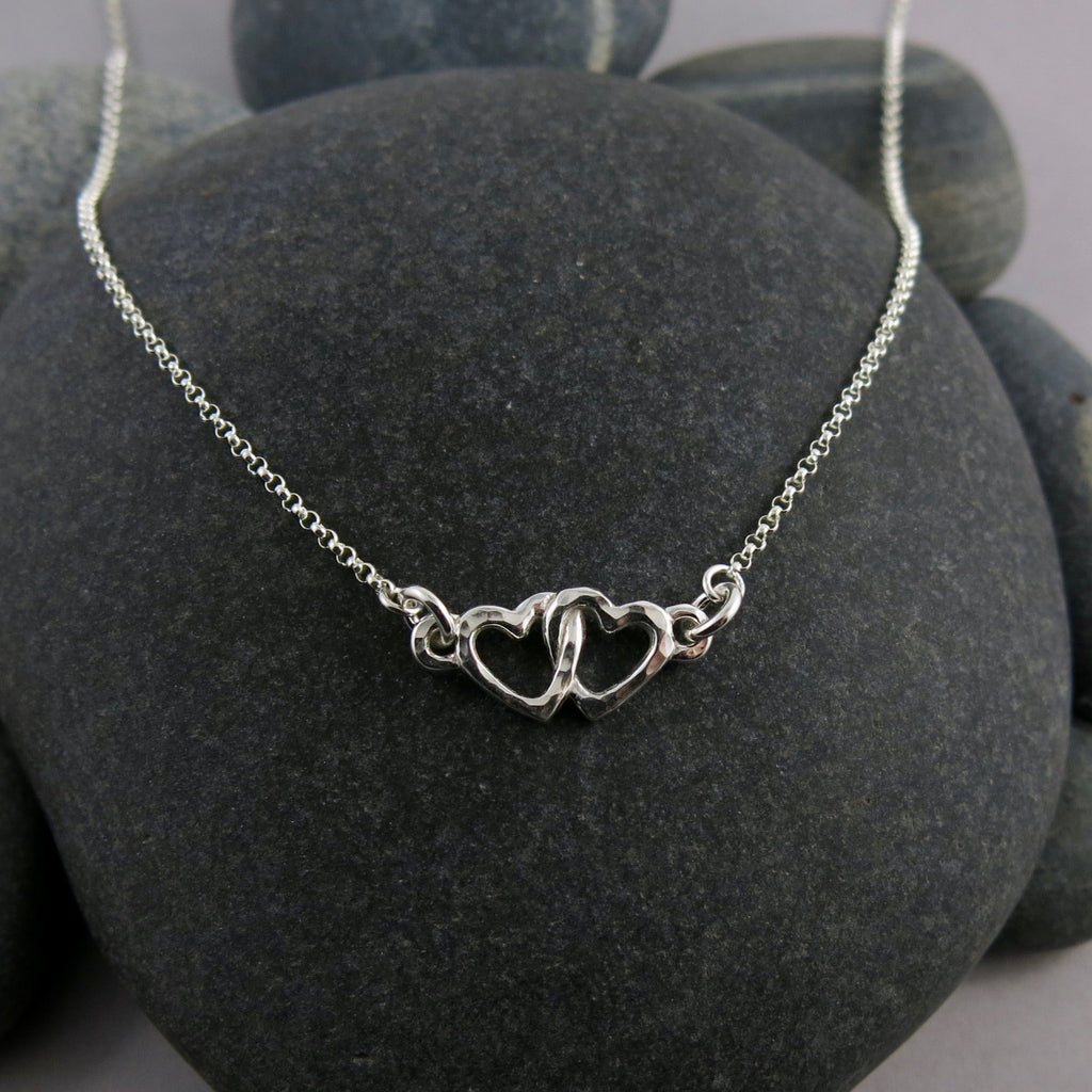 Collier Hearts Embrace • Argent sterling