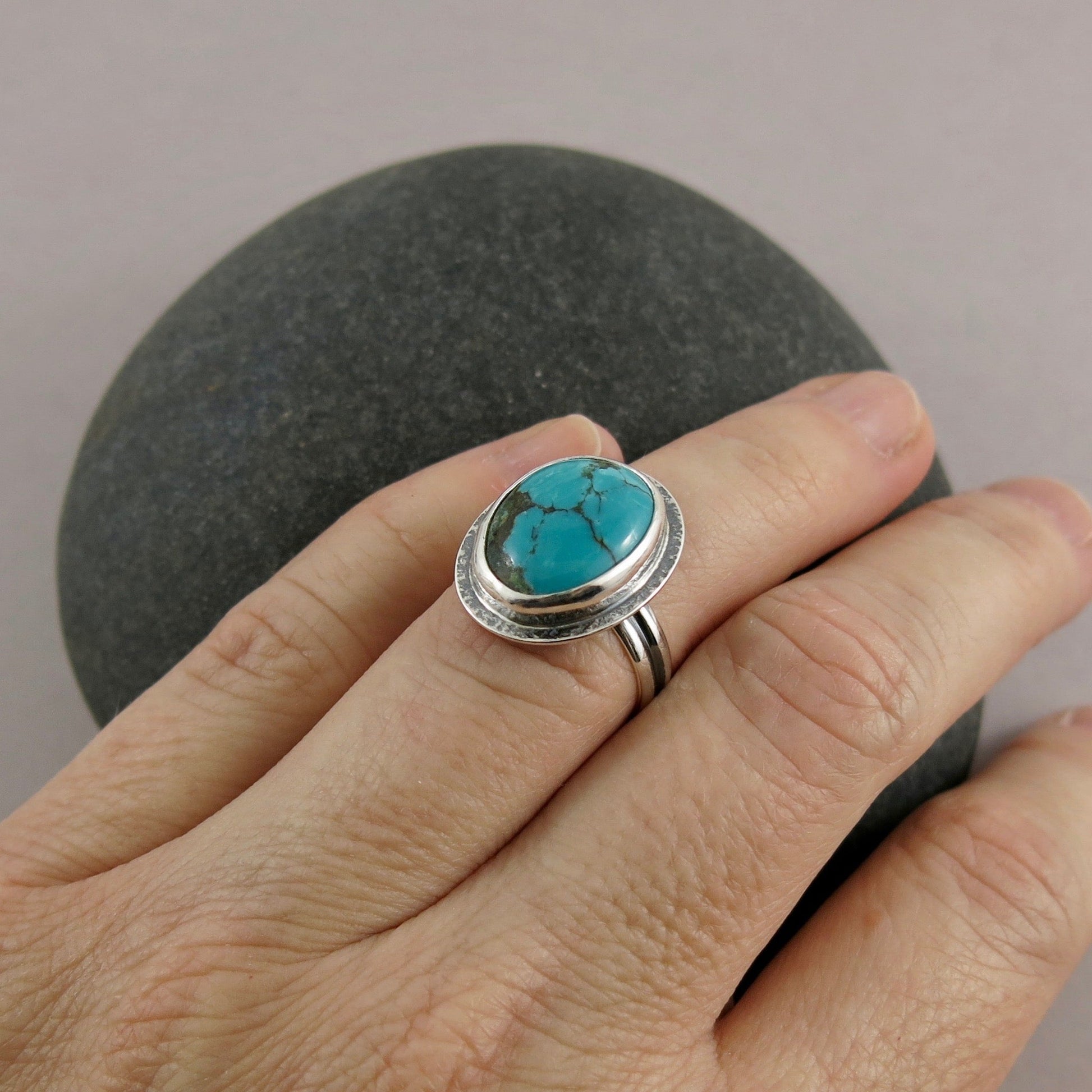 Bague Turquoise • Turquoise Hubei naturelle sur un double anneau en argent