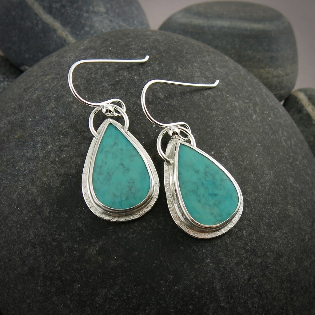 Boucles d'oreilles en forme de larme avec turquoise du Hubei • Argent sterling