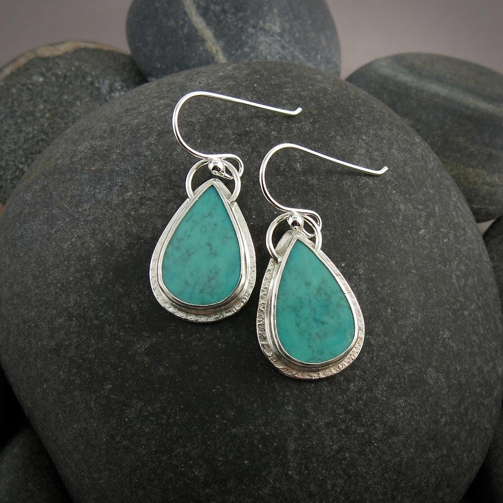 Boucles d'oreilles en forme de larme avec turquoise du Hubei • Argent sterling