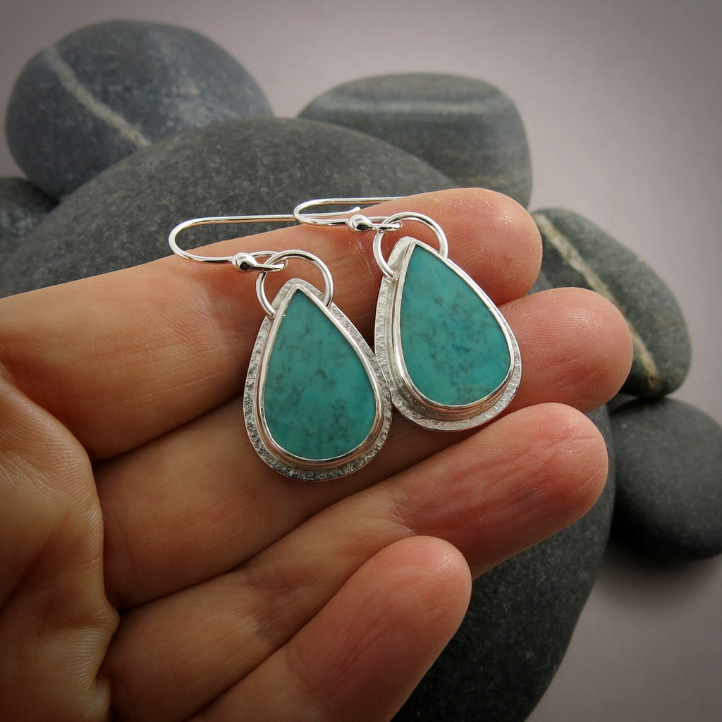 Boucles d'oreilles en forme de larme avec turquoise du Hubei • Argent sterling
