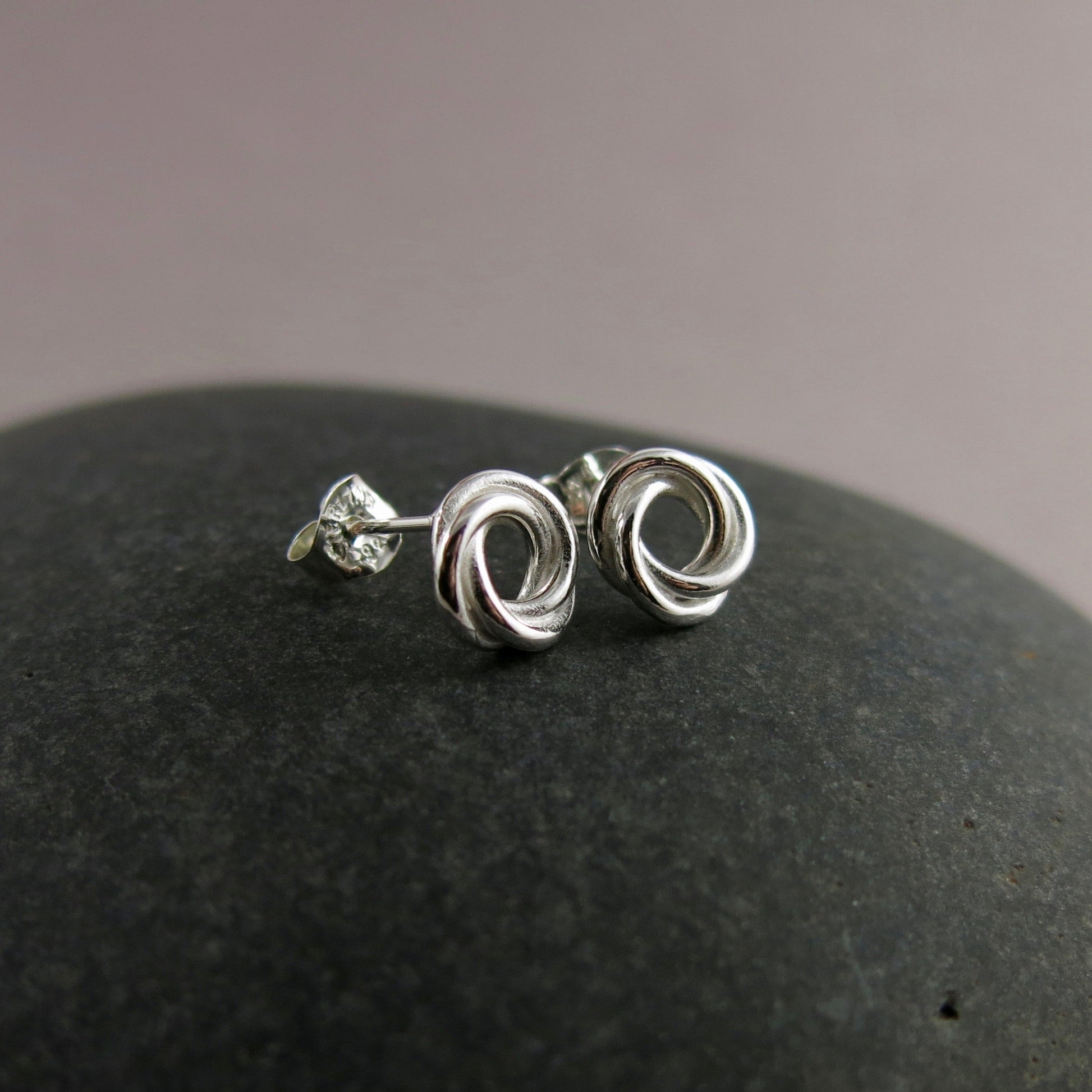 Boucles d'oreilles à tige Love Knot • Argent sterling