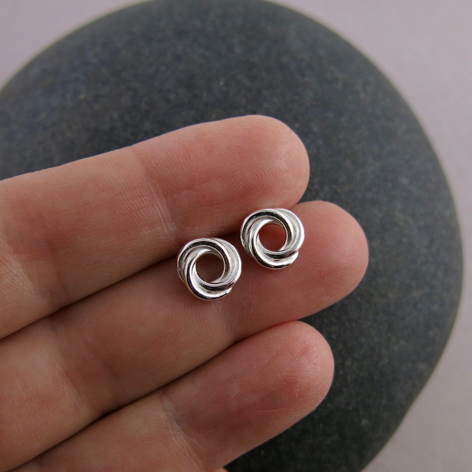 Boucles d'oreilles à tige Love Knot • Argent sterling