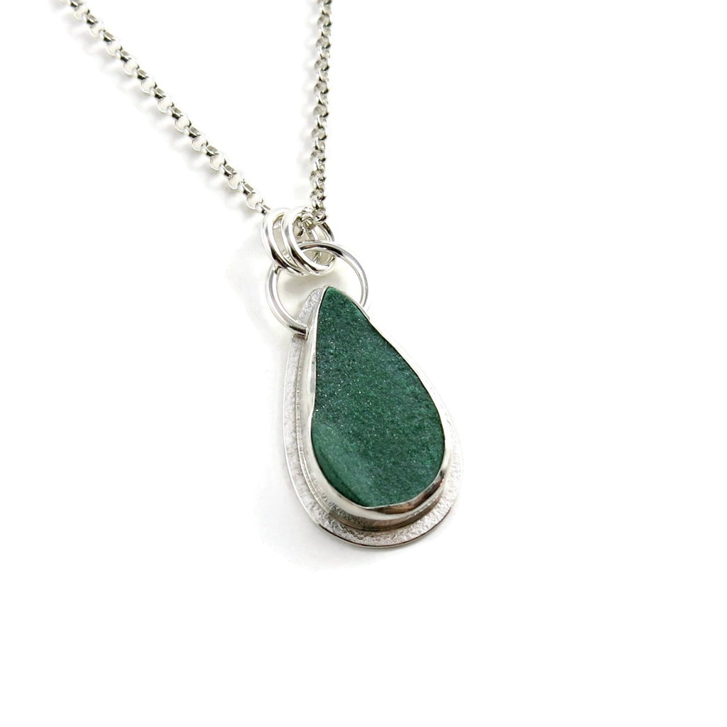 Pendentif en forme de larme en malachite druzy II • Collection Wild Earth