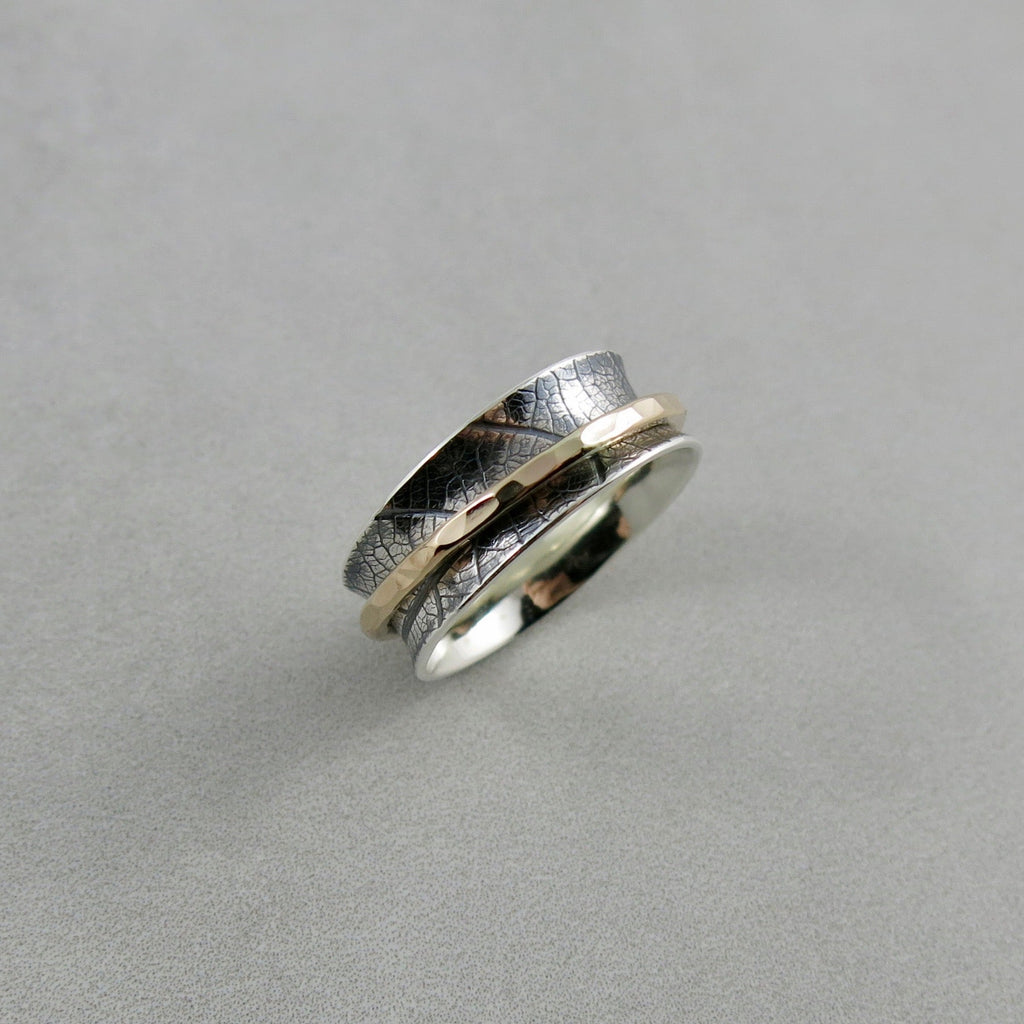 Bague de méditation en argent et or • Bande en argent imprimée de feuilles avec une seule toupie remplie d'or
