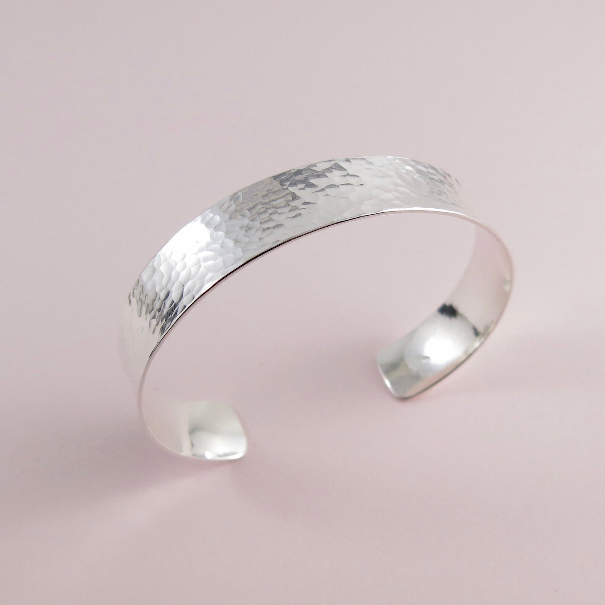 Bracelet manchette concave en argent • Largeur moyenne • Argent sterling texturé martelé