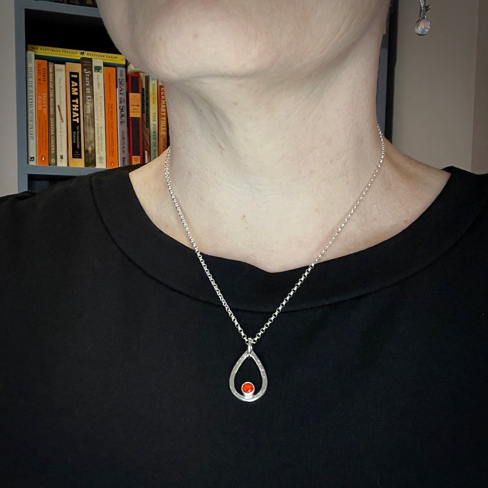 Collier goutte de pluie en opale de feu mexicaine • Argent sterling • Collection Opulent Opals