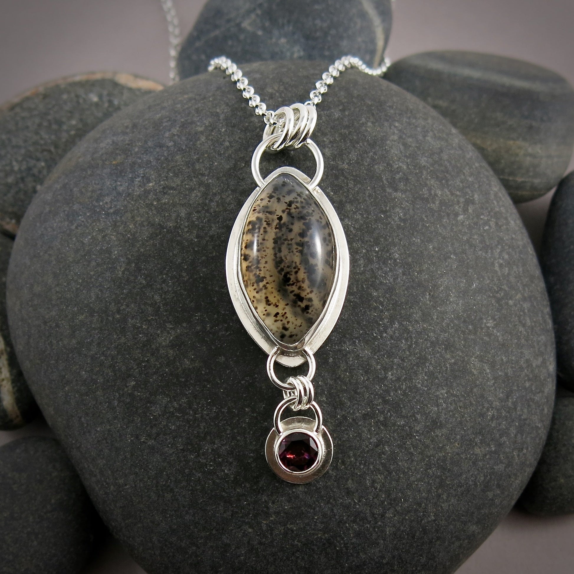 Collier en agate du Montana et grenat rhodolite • Argent sterling • Collection Scenic Wonders