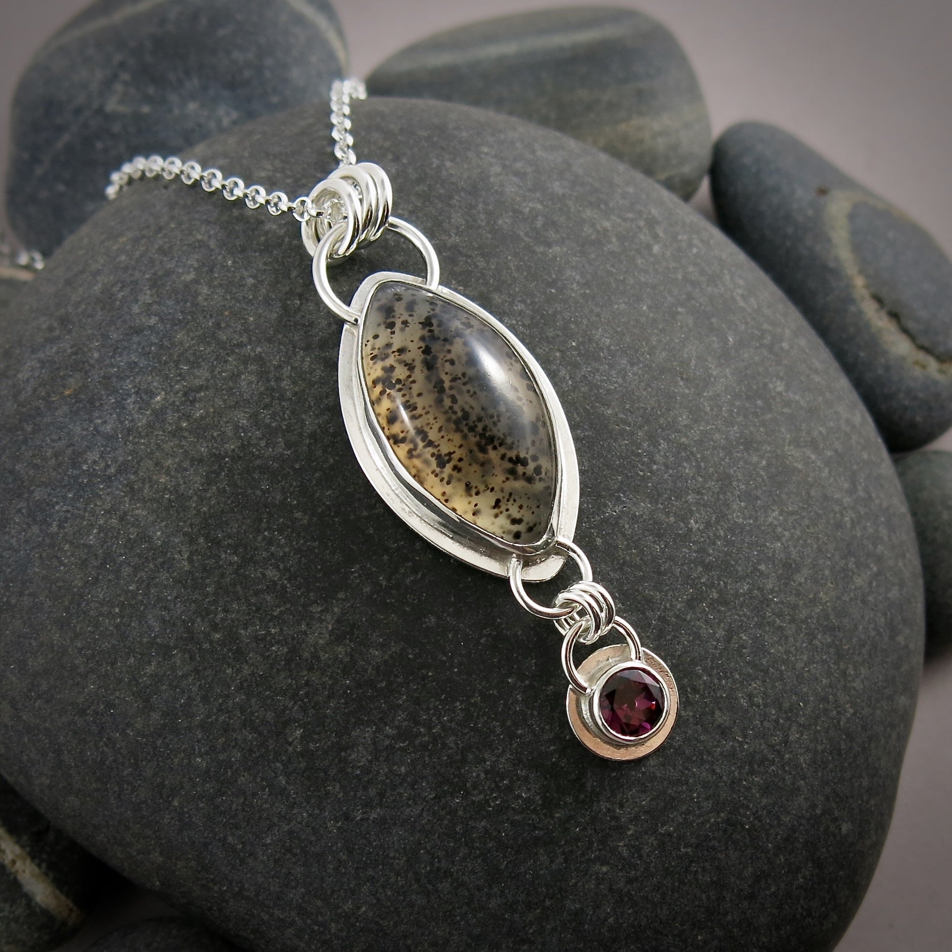Collier en agate du Montana et grenat rhodolite • Argent sterling • Collection Scenic Wonders