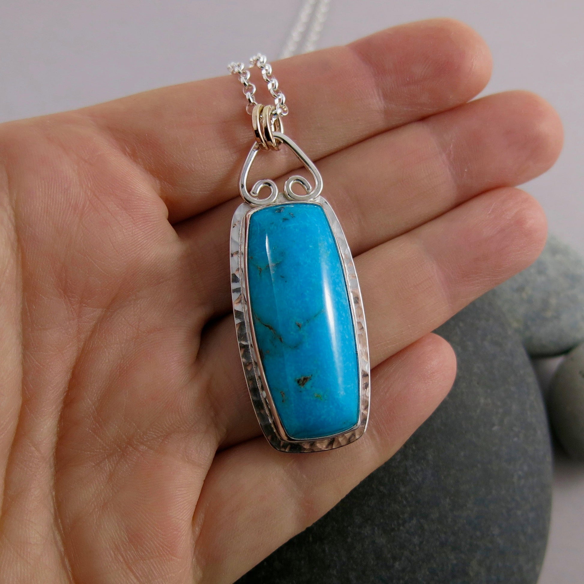 Collier exquis en turquoise Nacozari en argent avec détails en or
