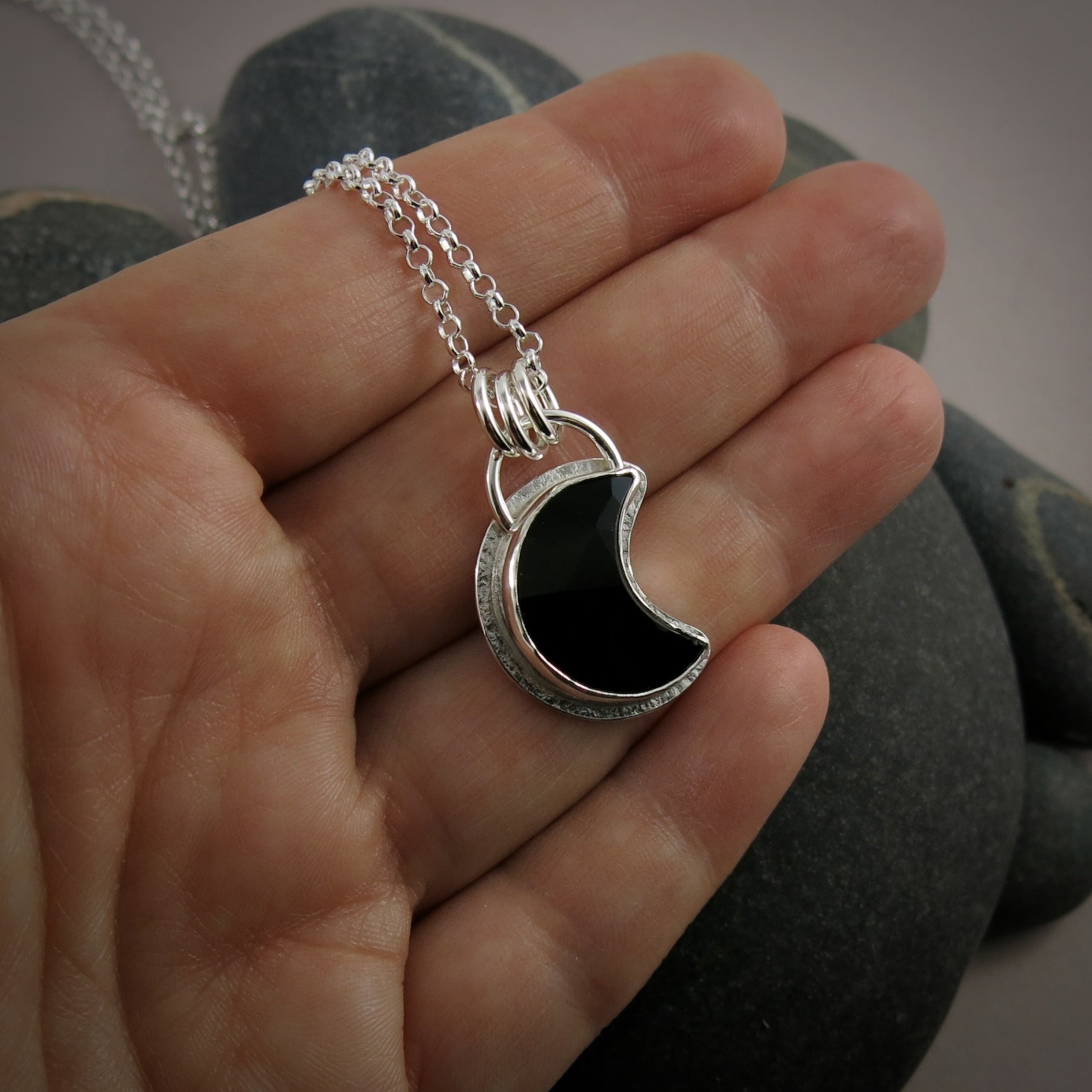 Collier Lune Noire • Croissant de Lune Onyx en Argent Sterling