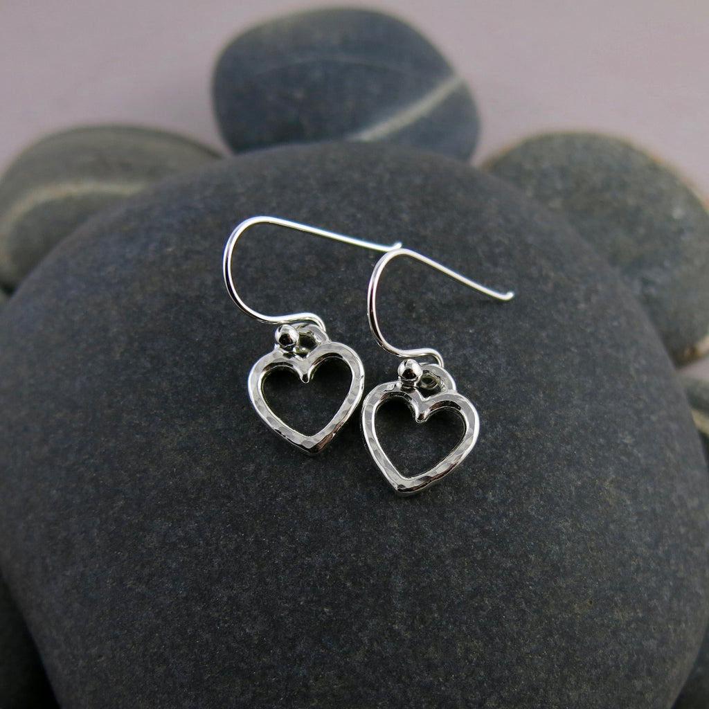 Boucles d'oreilles pendantes en forme de cœur ouvert • Argent sterling