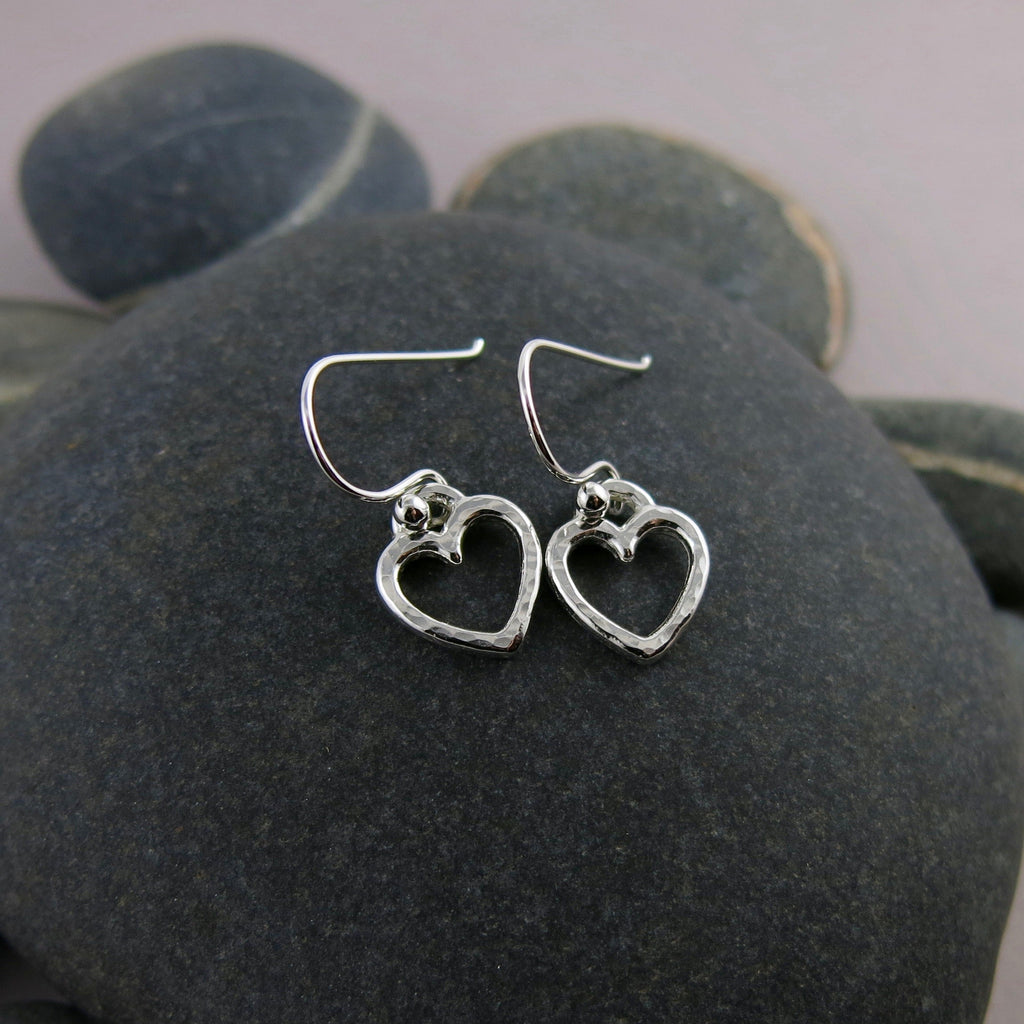 Boucles d'oreilles pendantes en forme de cœur ouvert • Argent sterling