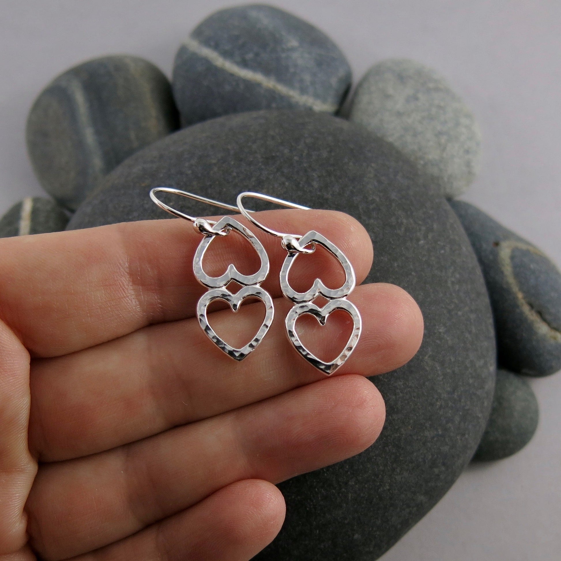 Boucles d'oreilles pendantes Duo Cœurs Ouverts • Argent Sterling Texturé