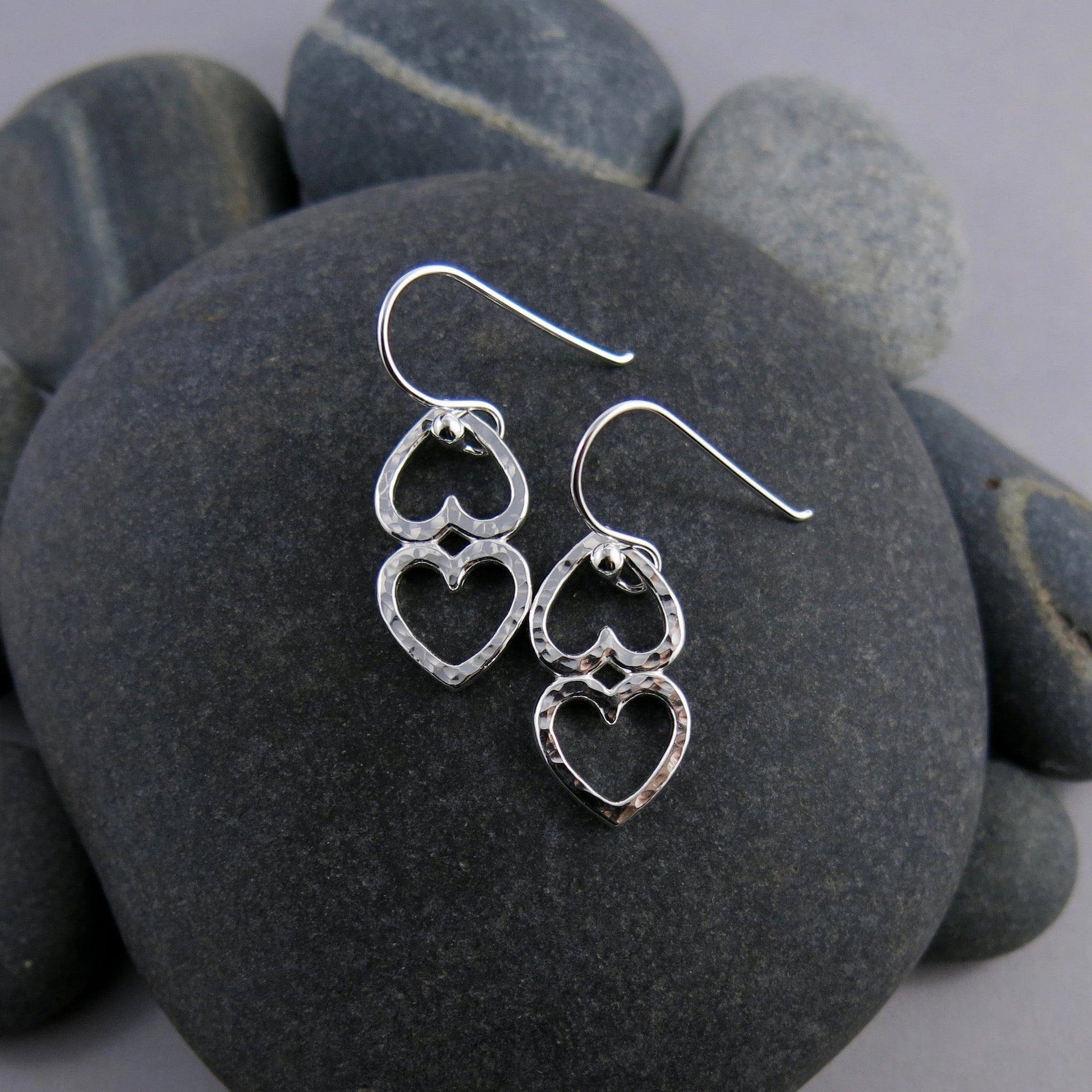 Boucles d'oreilles pendantes Duo Cœurs Ouverts • Argent Sterling Texturé