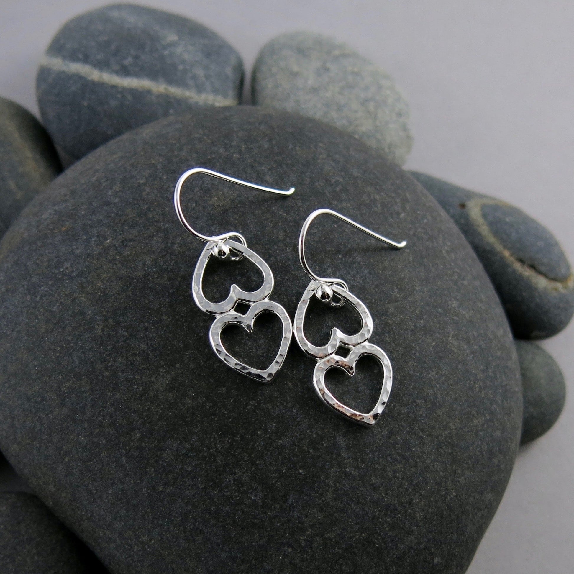 Boucles d'oreilles pendantes Duo Cœurs Ouverts • Argent Sterling Texturé